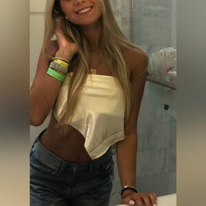 Cutest tie top!! One size ( it’s adjustable )